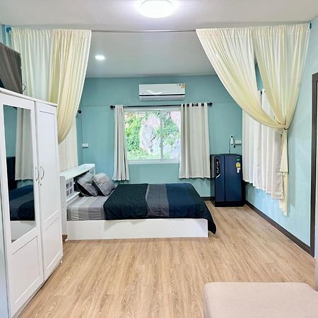 Hotel นพรัตน์การ์เด้นฮิลล์ Uthai Thani Exterior foto