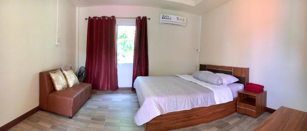 Hotel นพรัตน์การ์เด้นฮิลล์ Uthai Thani Exterior foto