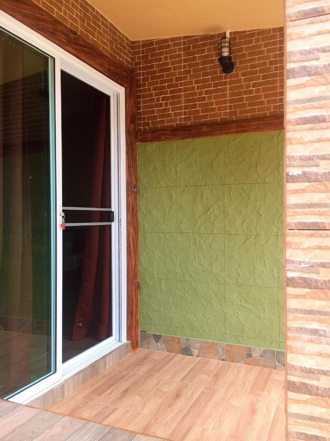 Hotel นพรัตน์การ์เด้นฮิลล์ Uthai Thani Exterior foto