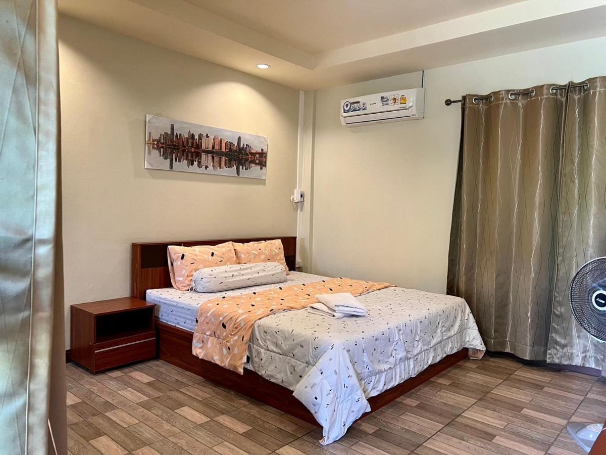 Hotel นพรัตน์การ์เด้นฮิลล์ Uthai Thani Exterior foto